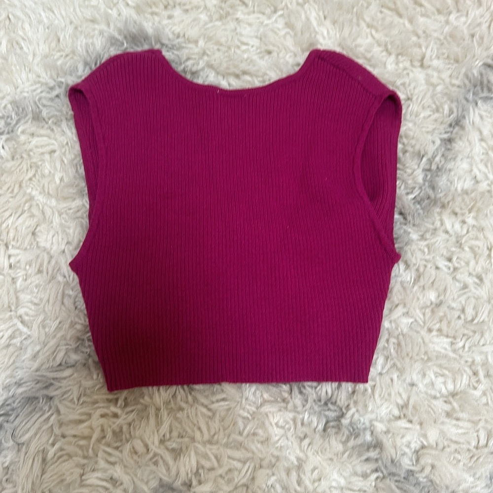 Cute top! - Picture 2 of 2